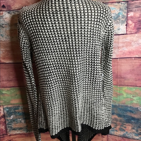 Women’s 🌸SOLD🌸 Knitted Cardigan - Picture 3 of 8